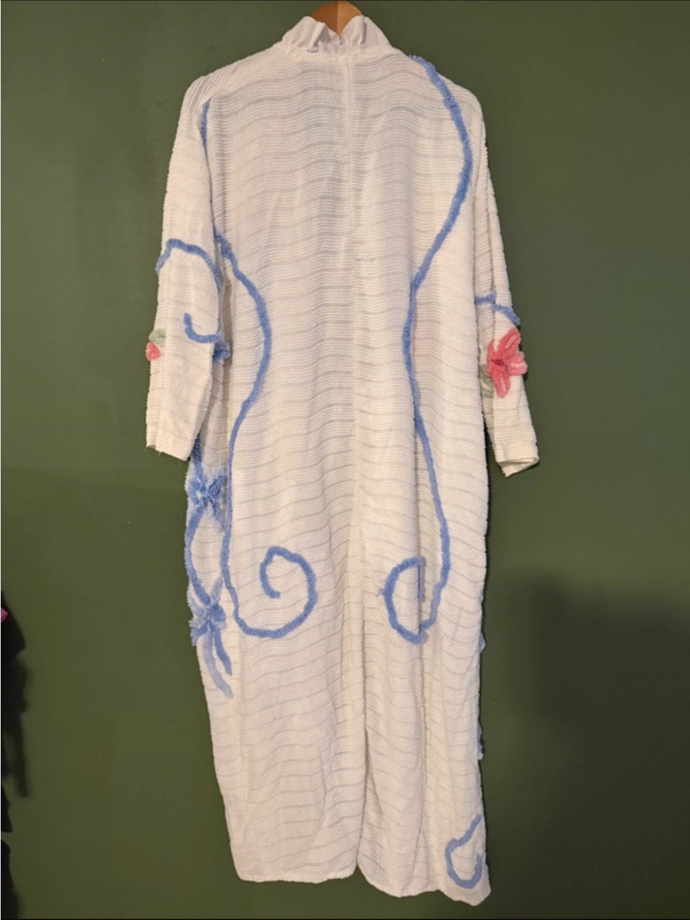 Vintage White Ruffled Chenille  Embroidered Duster Robe - Picture 4 of 4
